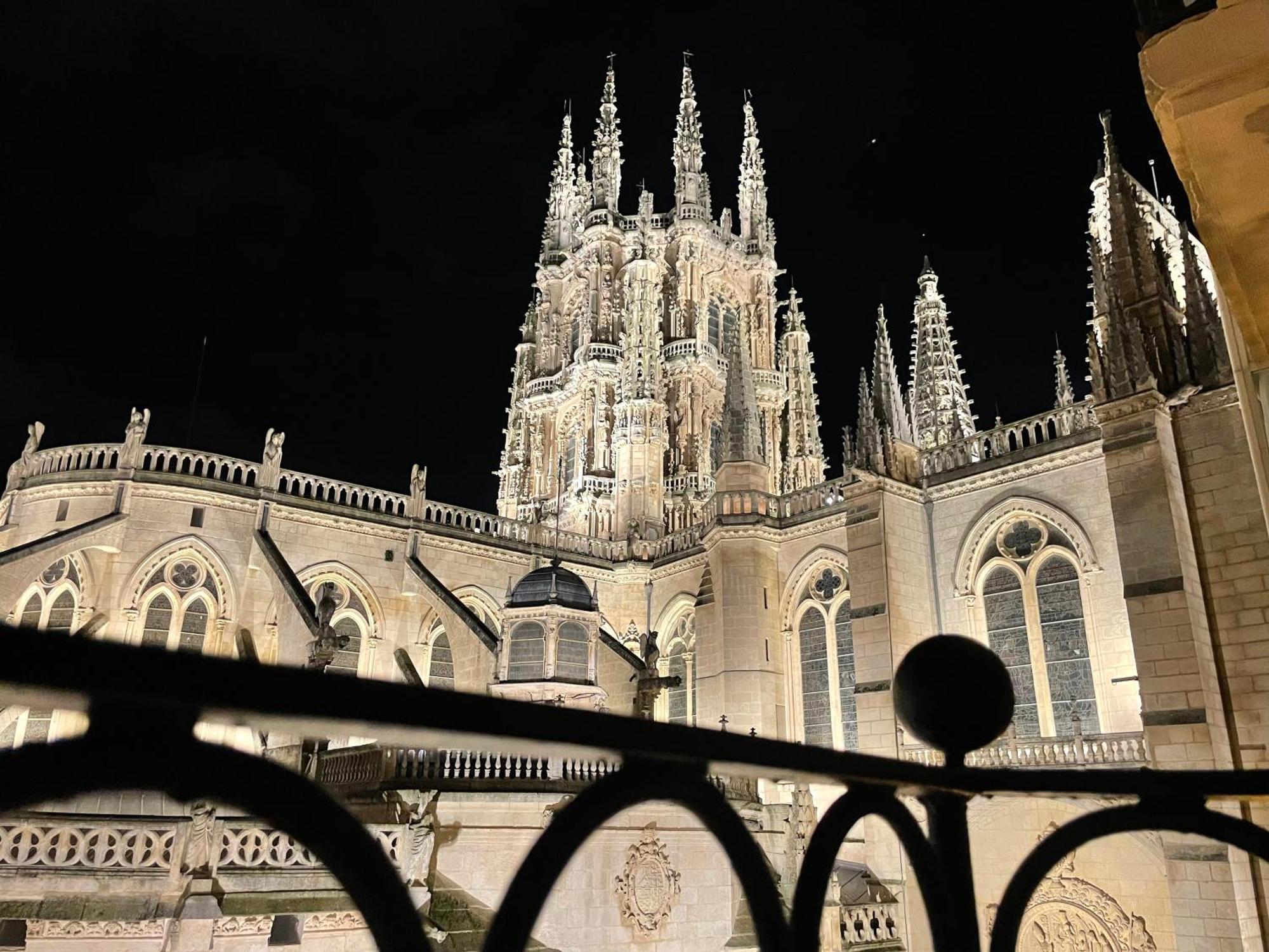 Contemplando La Catedral By Exclusive Burgos Apartments Bagian luar foto