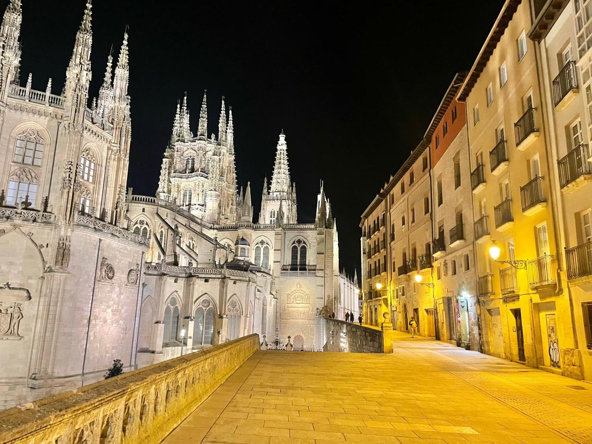 Contemplando La Catedral By Exclusive Burgos Apartments Bagian luar foto